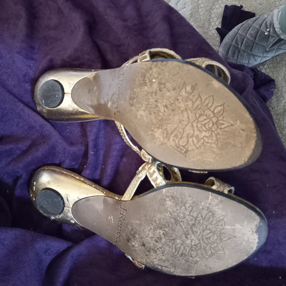 Elegant Women's Sandals with Gemstone Accents - Picture 3 of 6